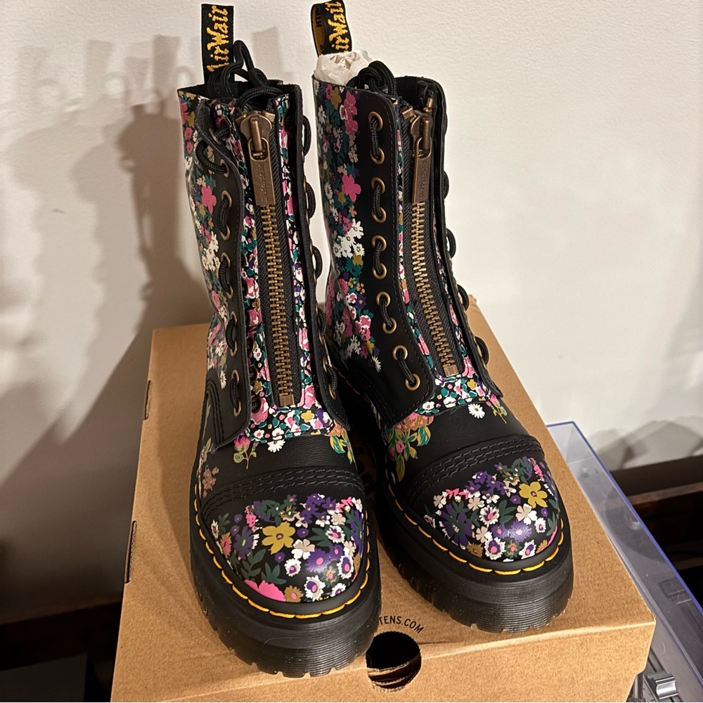 NWT Dr Martens Sinclair Hi Vintage Floral Platform Boots 7 / 38 - Picture 7 of 9